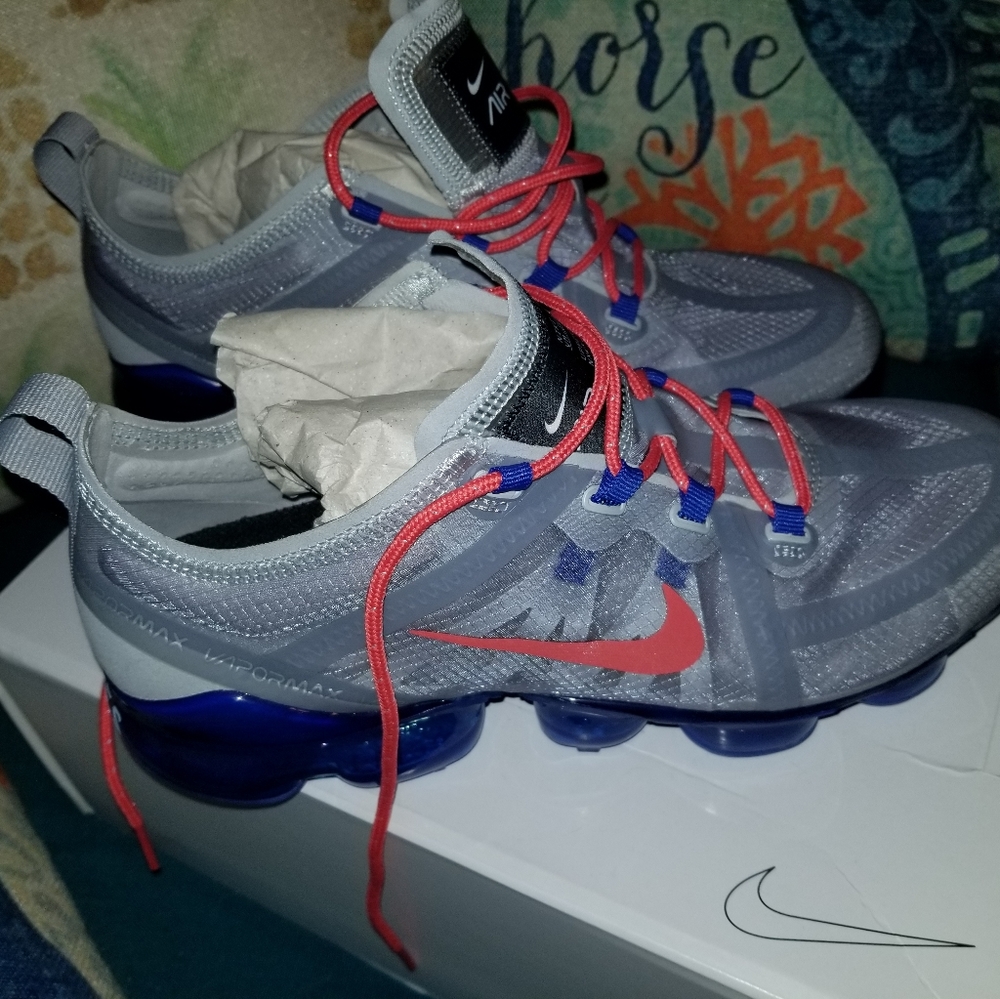 WOMENS NIKE AIR VAPOR MAX SIZE 9